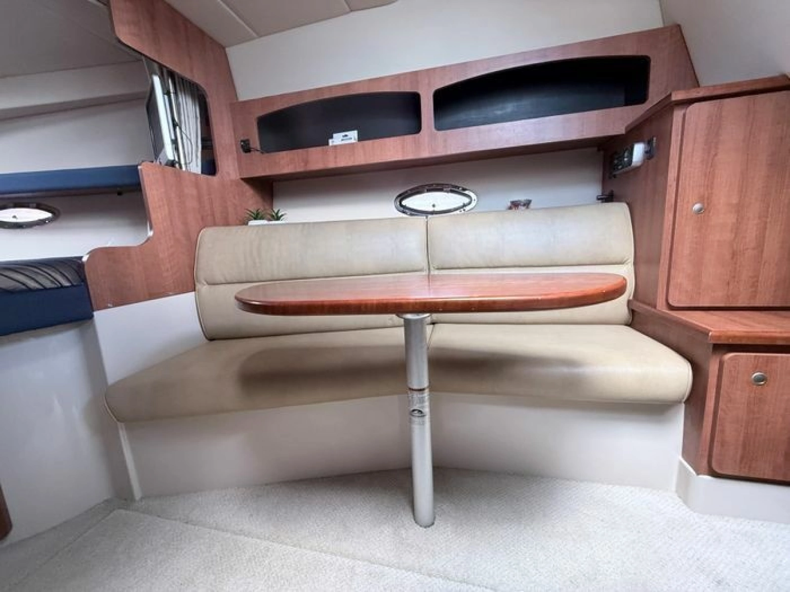 2009 Cruisers Yachts 300 CXi