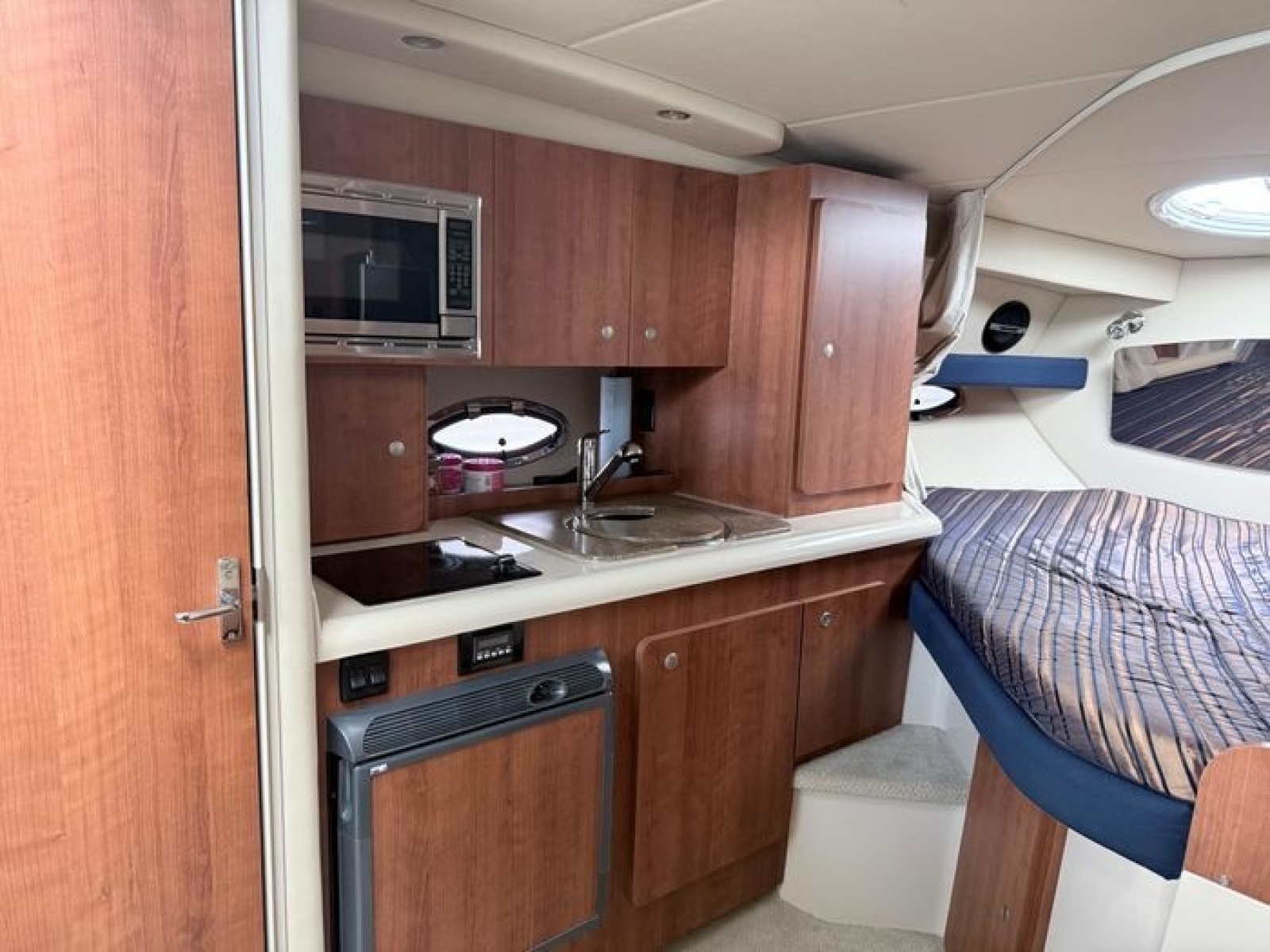 2009 Cruisers Yachts 300 CXi