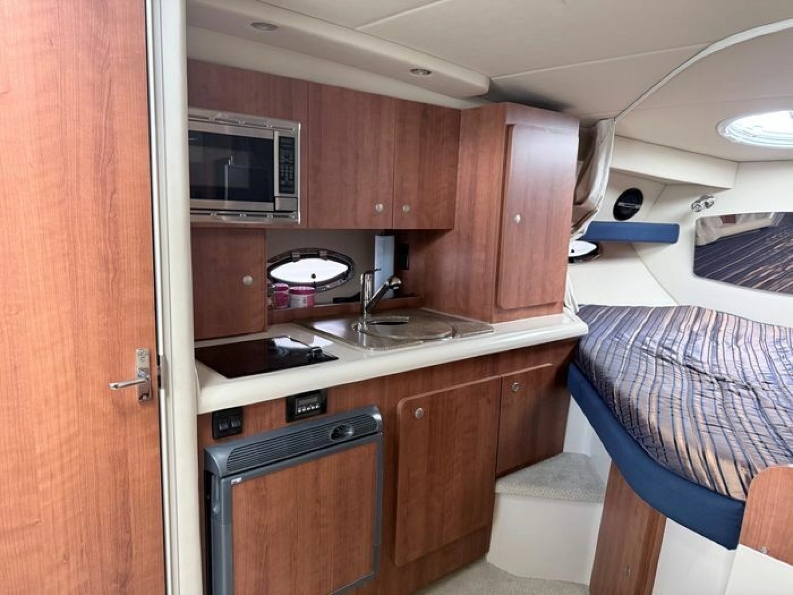 2009 Cruisers Yachts 300 CXi