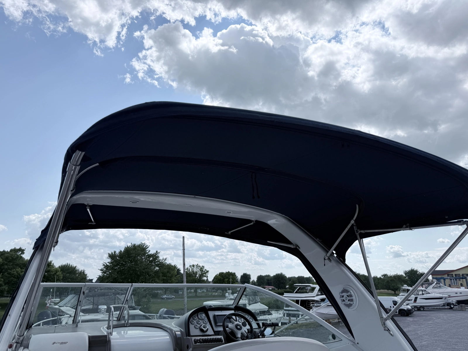 2009 Cruisers Yachts 300 CXi