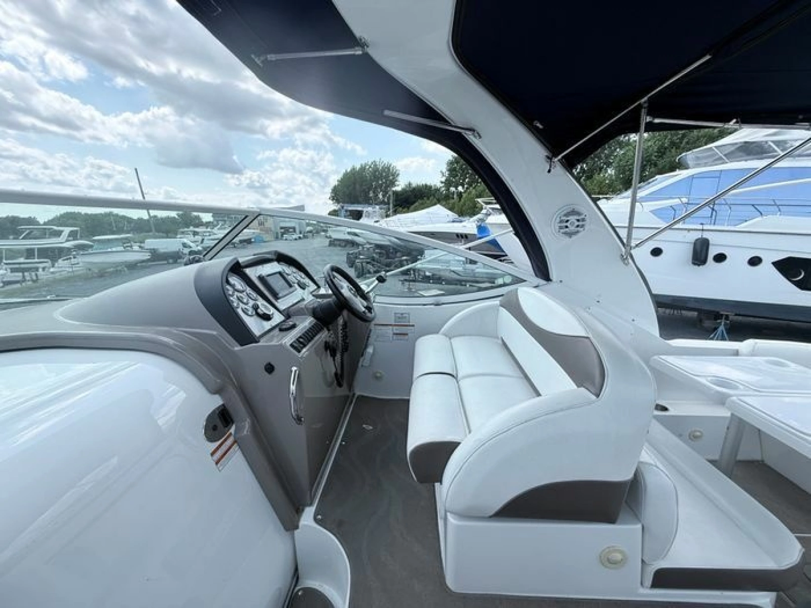 2009 Cruisers Yachts 300 CXi