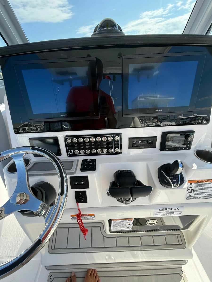 2025 Sea Fox 288 Commander