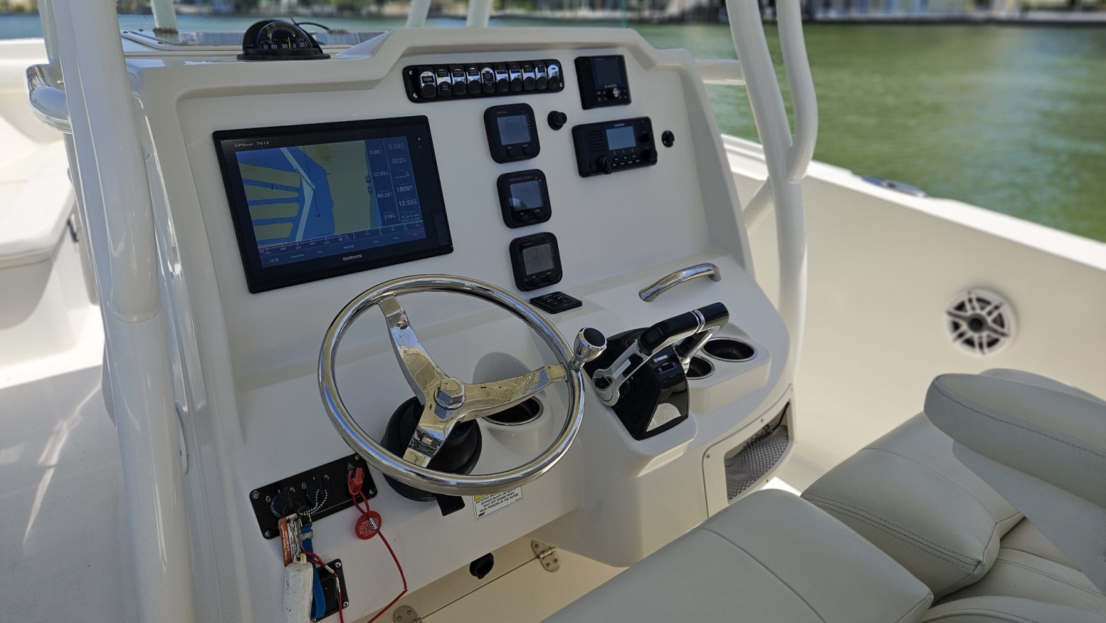 2014 Sailfish 320CC