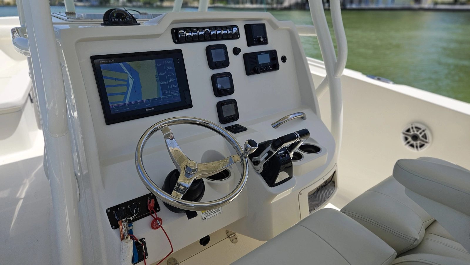 2014 Sailfish 320CC