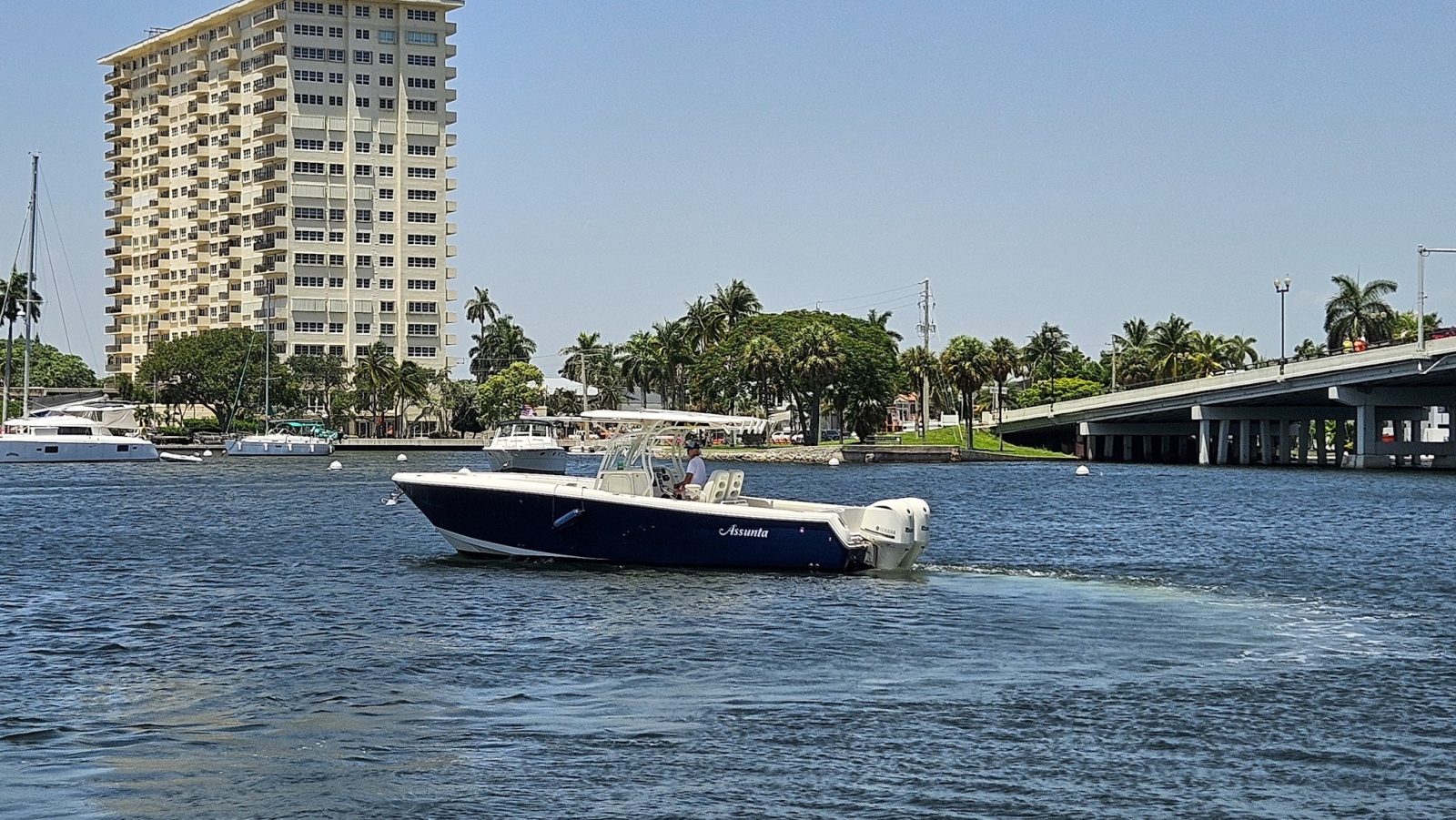 2014 Sailfish 320CC