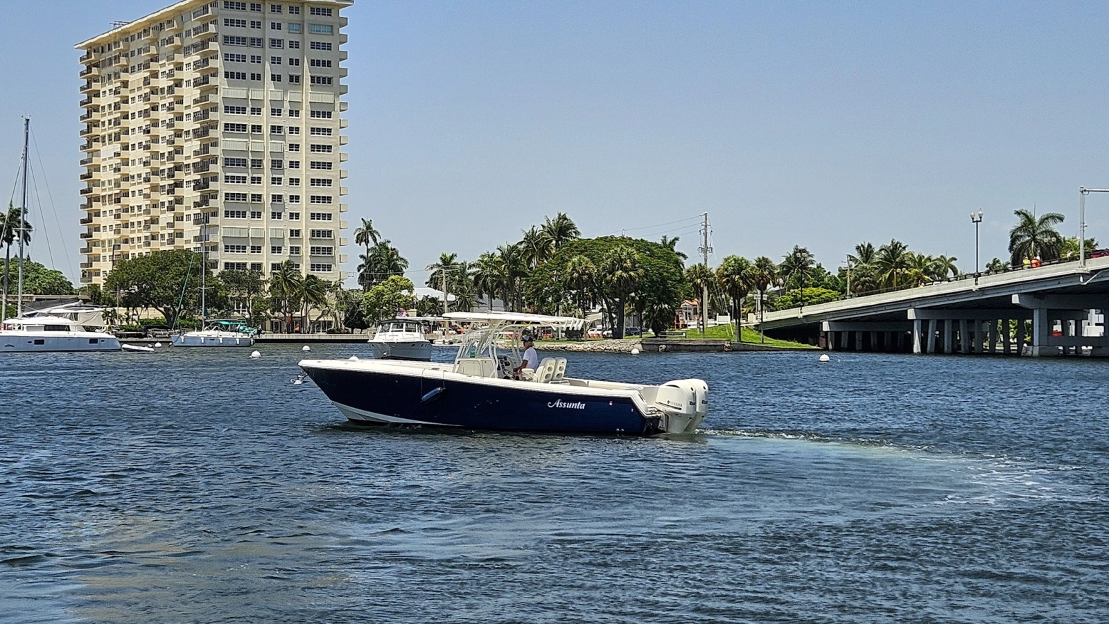 2014 Sailfish 320CC