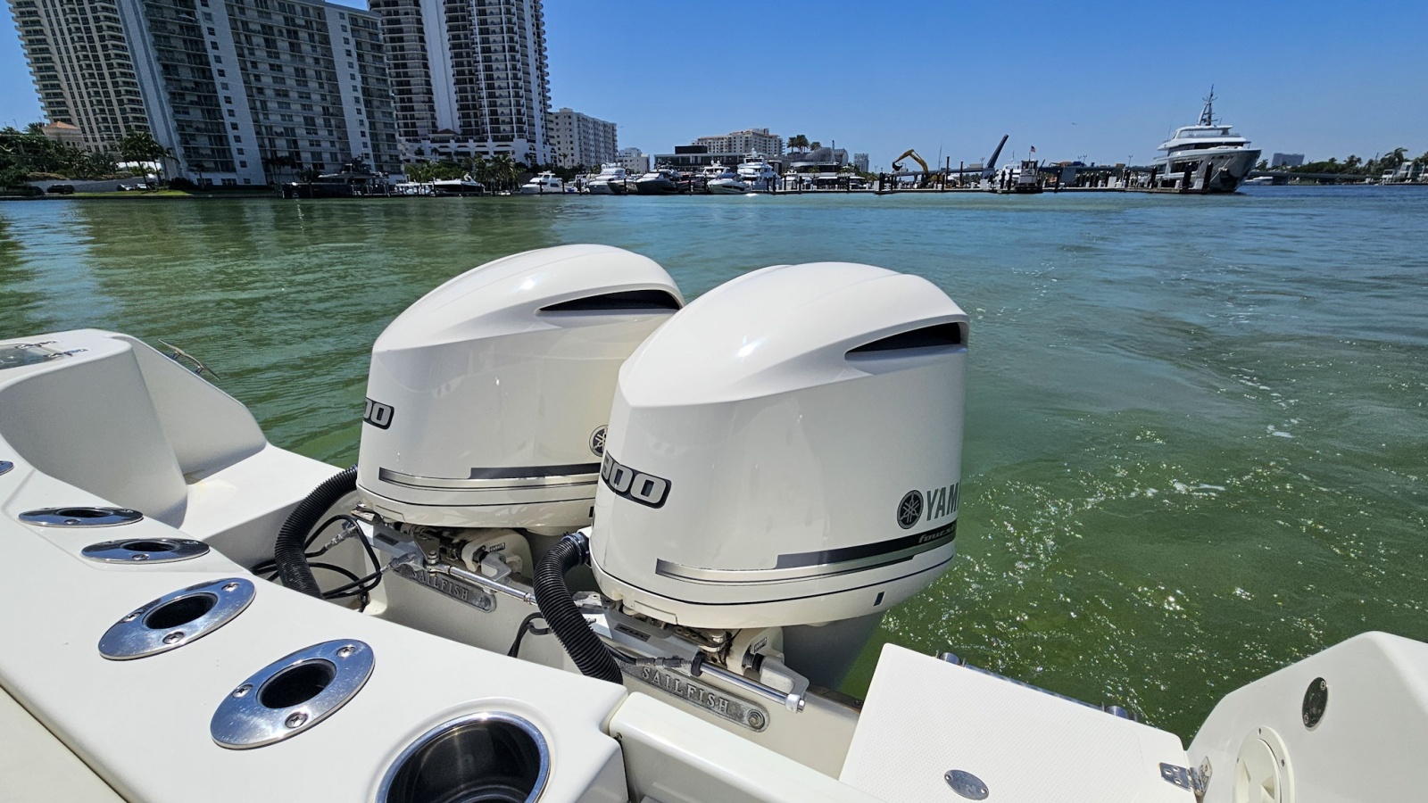 2014 Sailfish 320CC