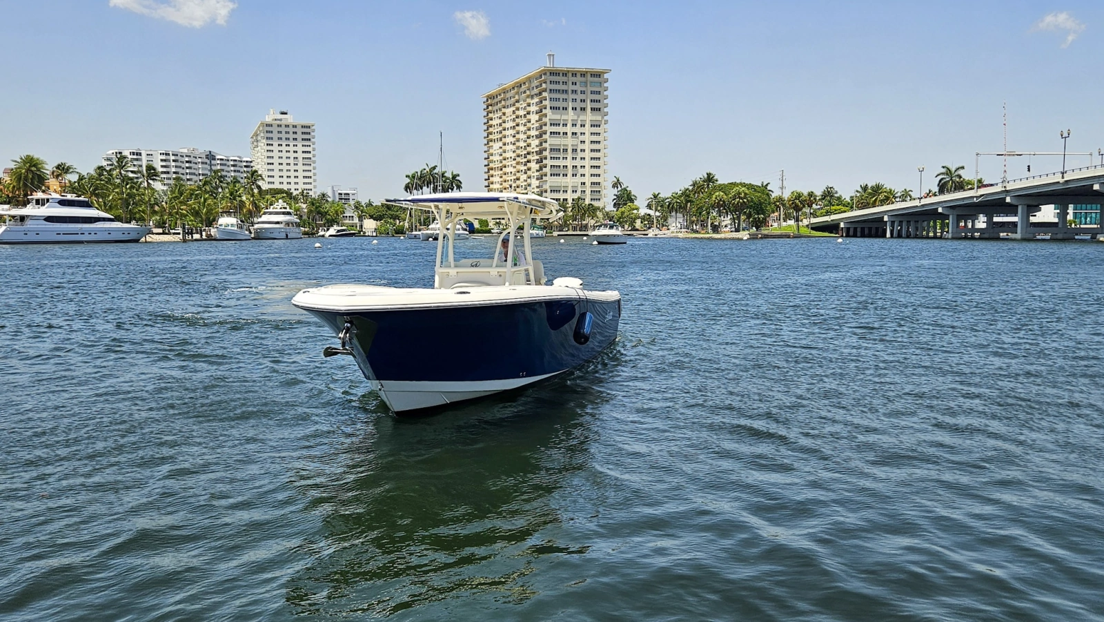 2014 Sailfish 320CC