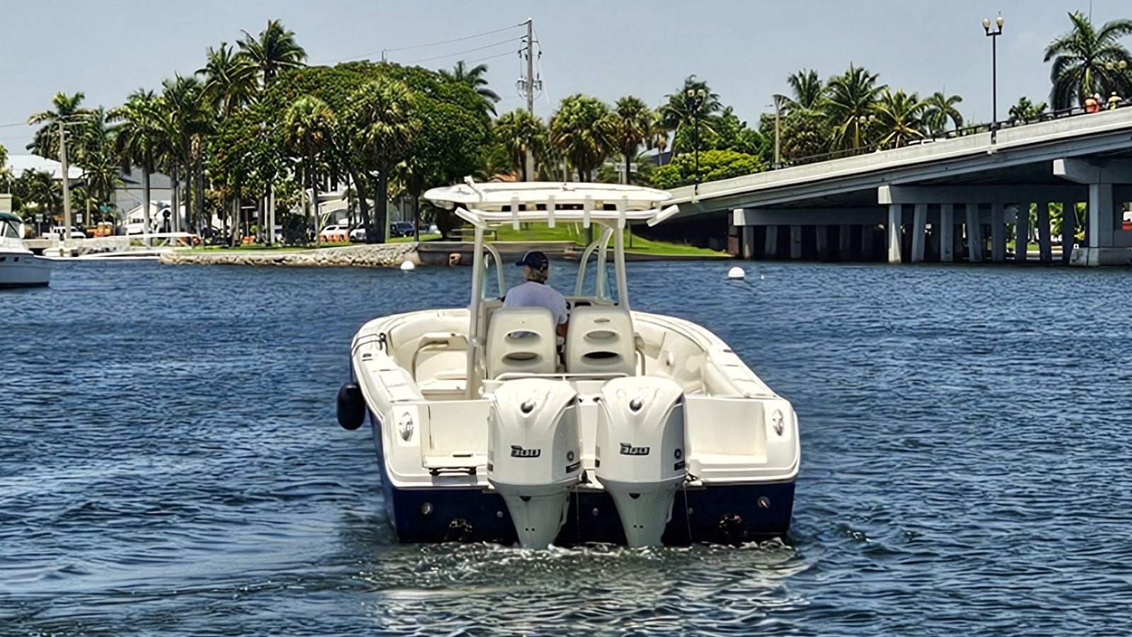 2014 Sailfish 320CC
