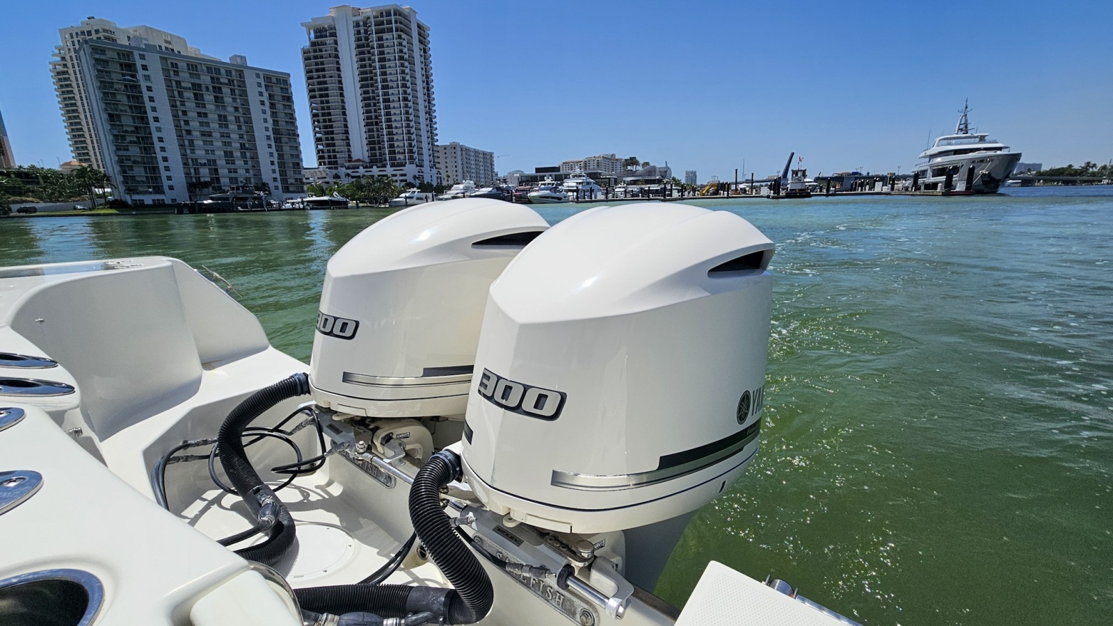 2014 Sailfish 320CC