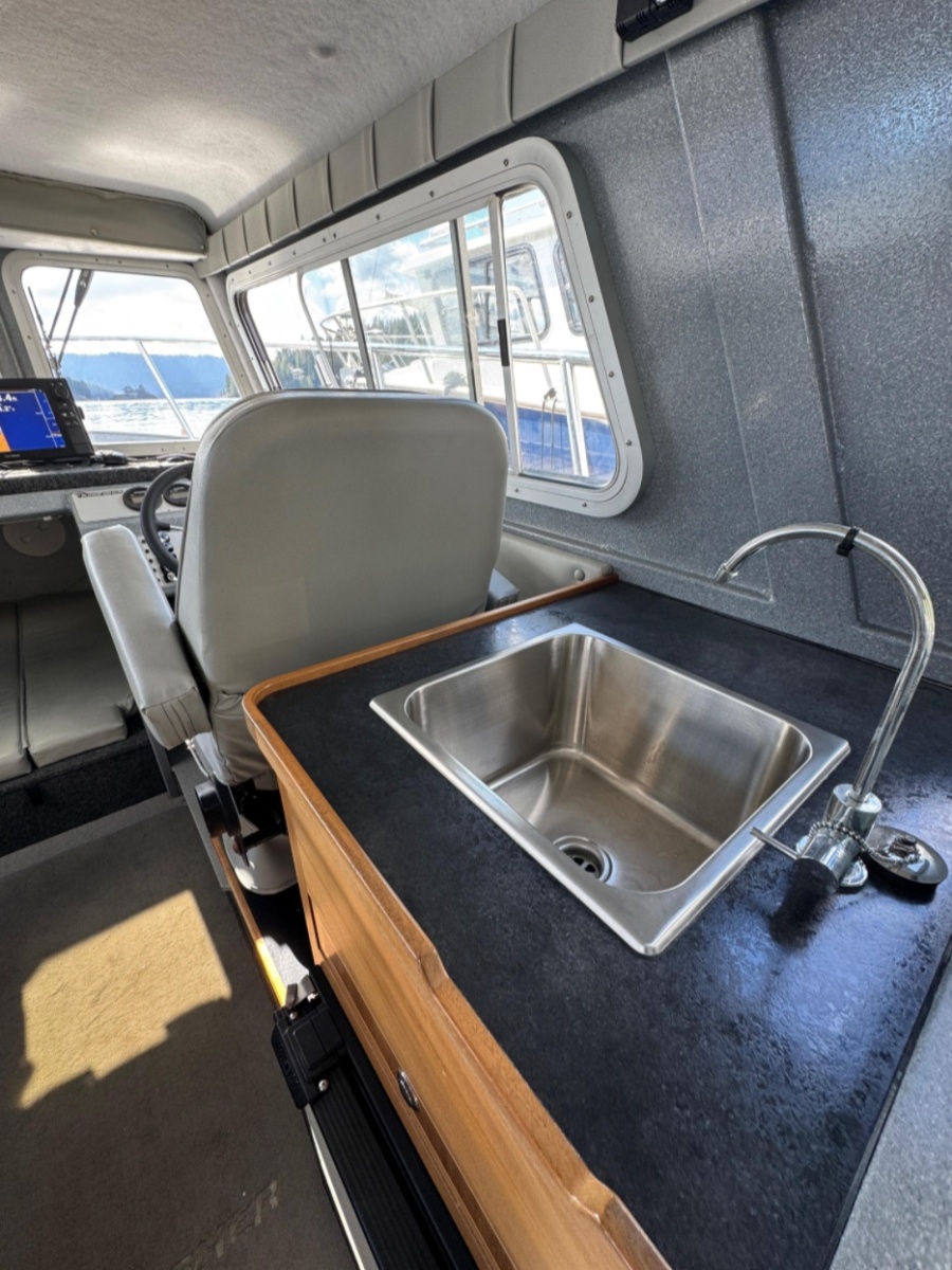 2018 KingFisher 2725 Weekender