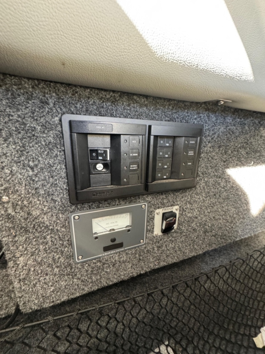 2018 KingFisher 2725 Weekender