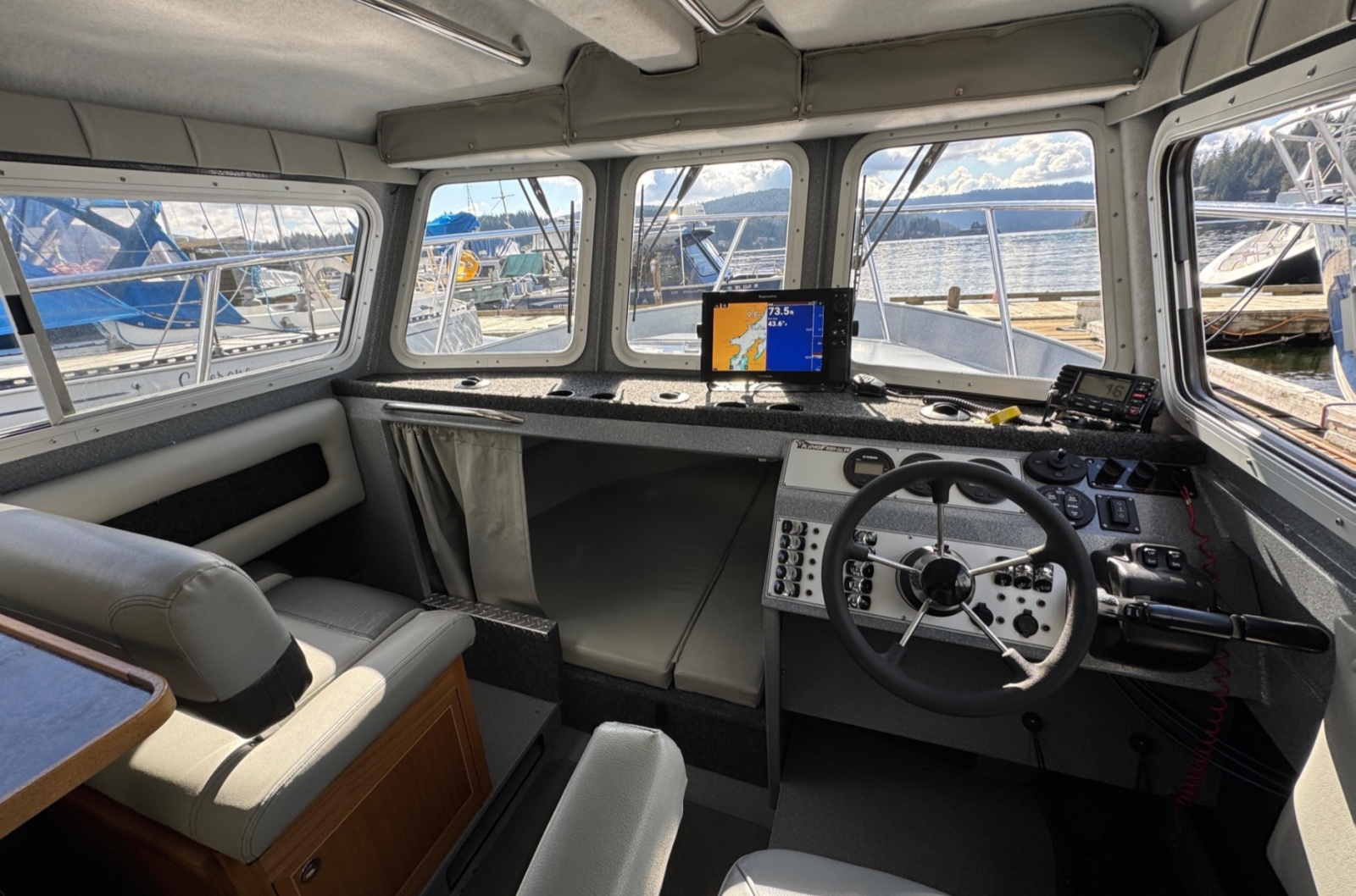 2018 KingFisher 2725 Weekender
