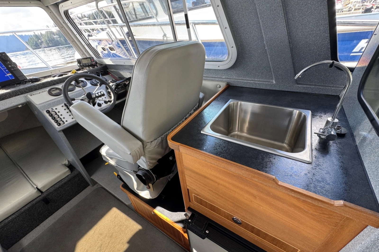 2018 KingFisher 2725 Weekender