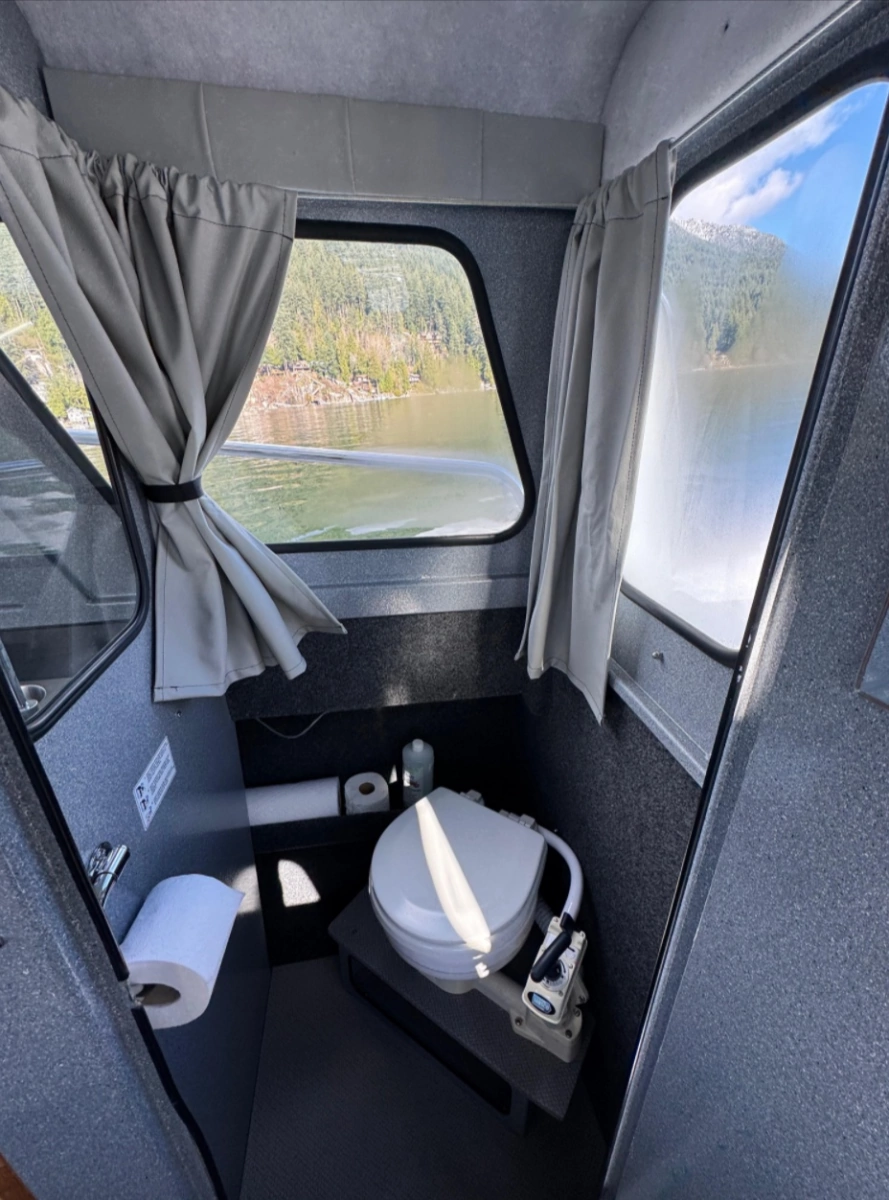 2018 KingFisher 2725 Weekender