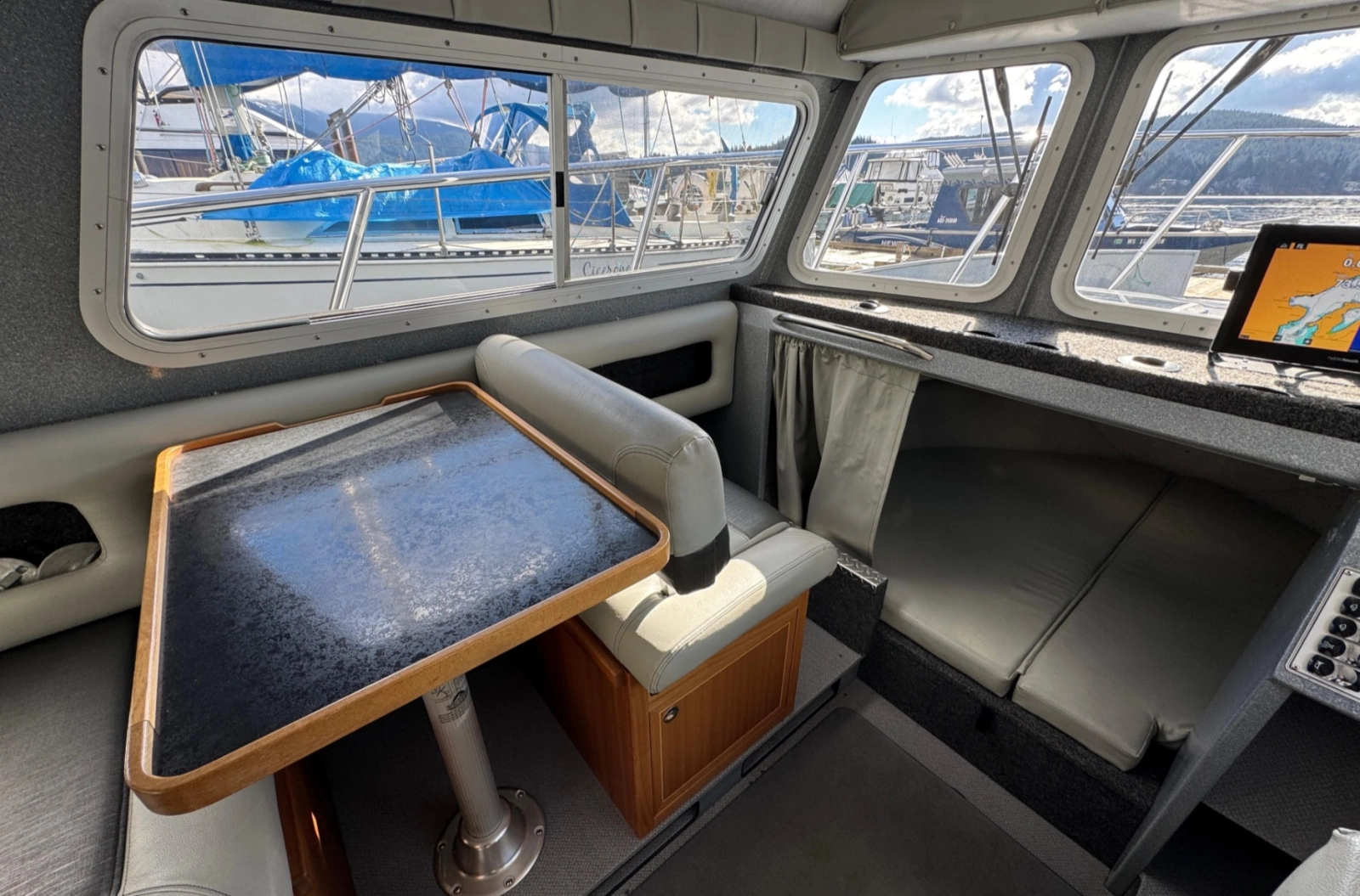 2018 KingFisher 2725 Weekender