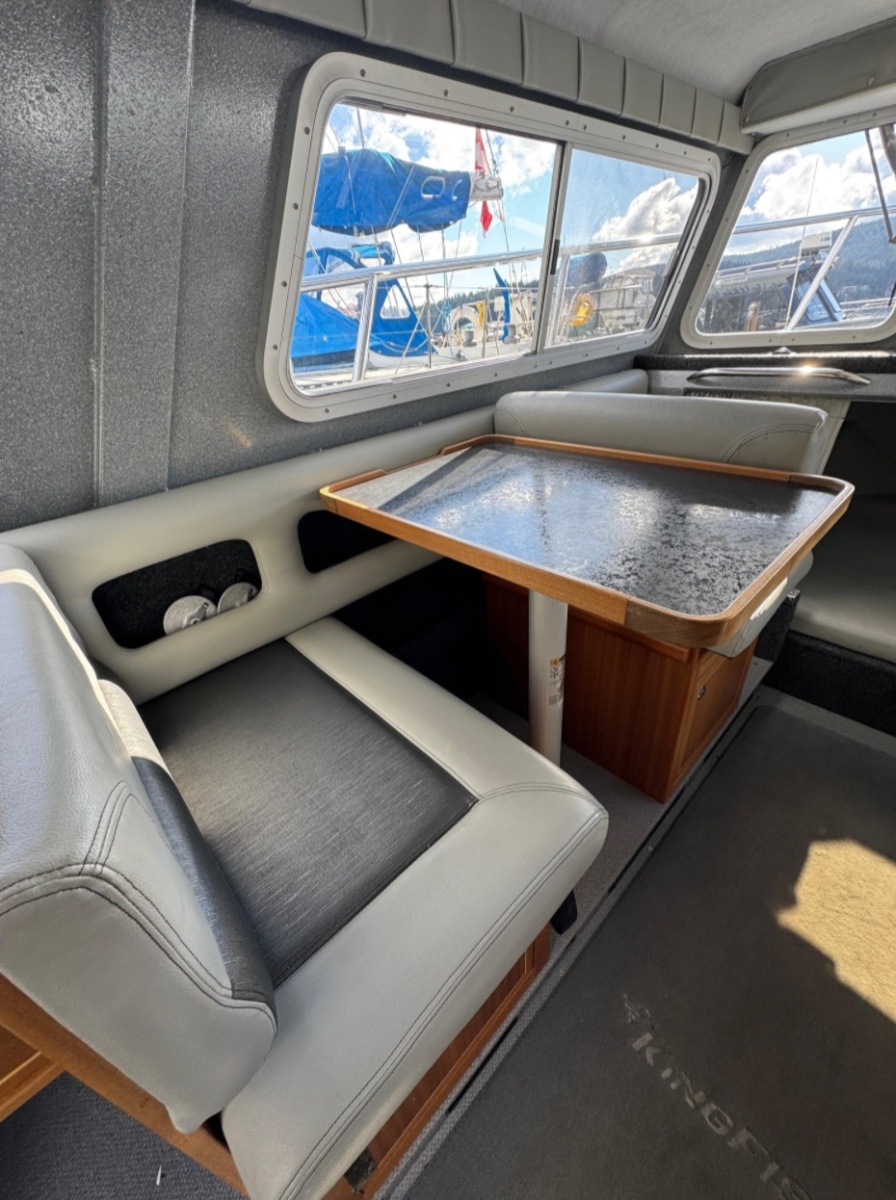 2018 KingFisher 2725 Weekender