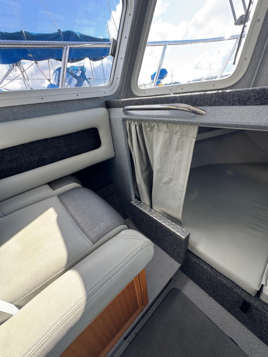 2018 KingFisher 2725 Weekender