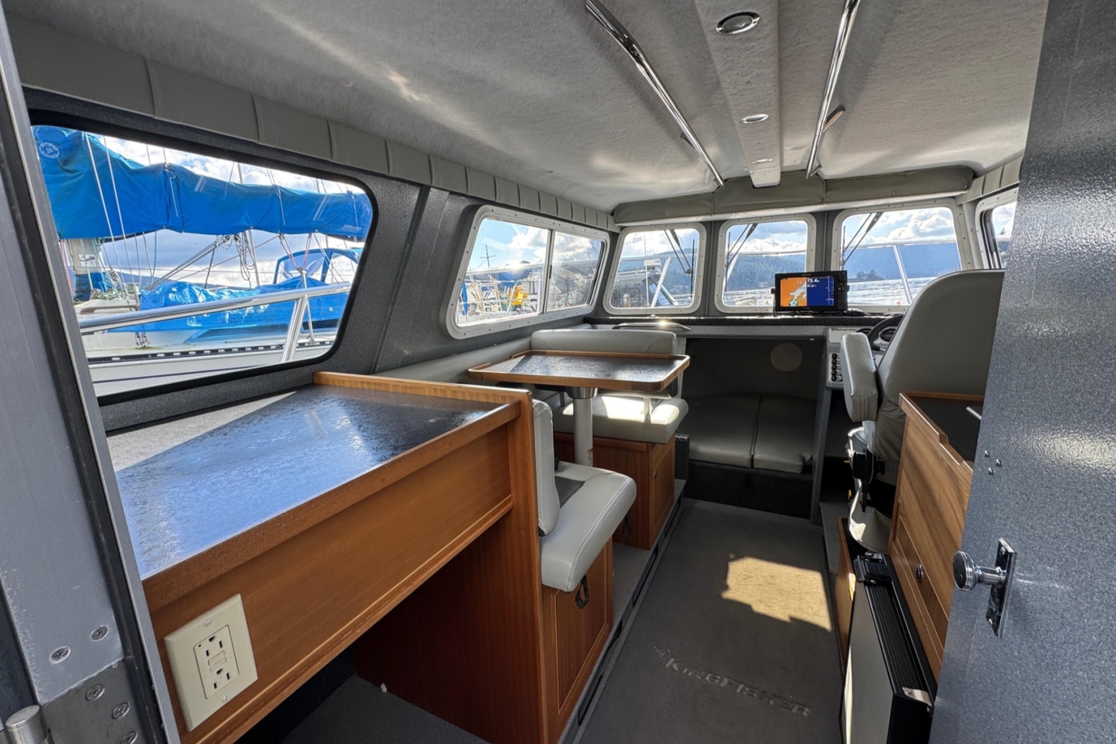 2018 KingFisher 2725 Weekender