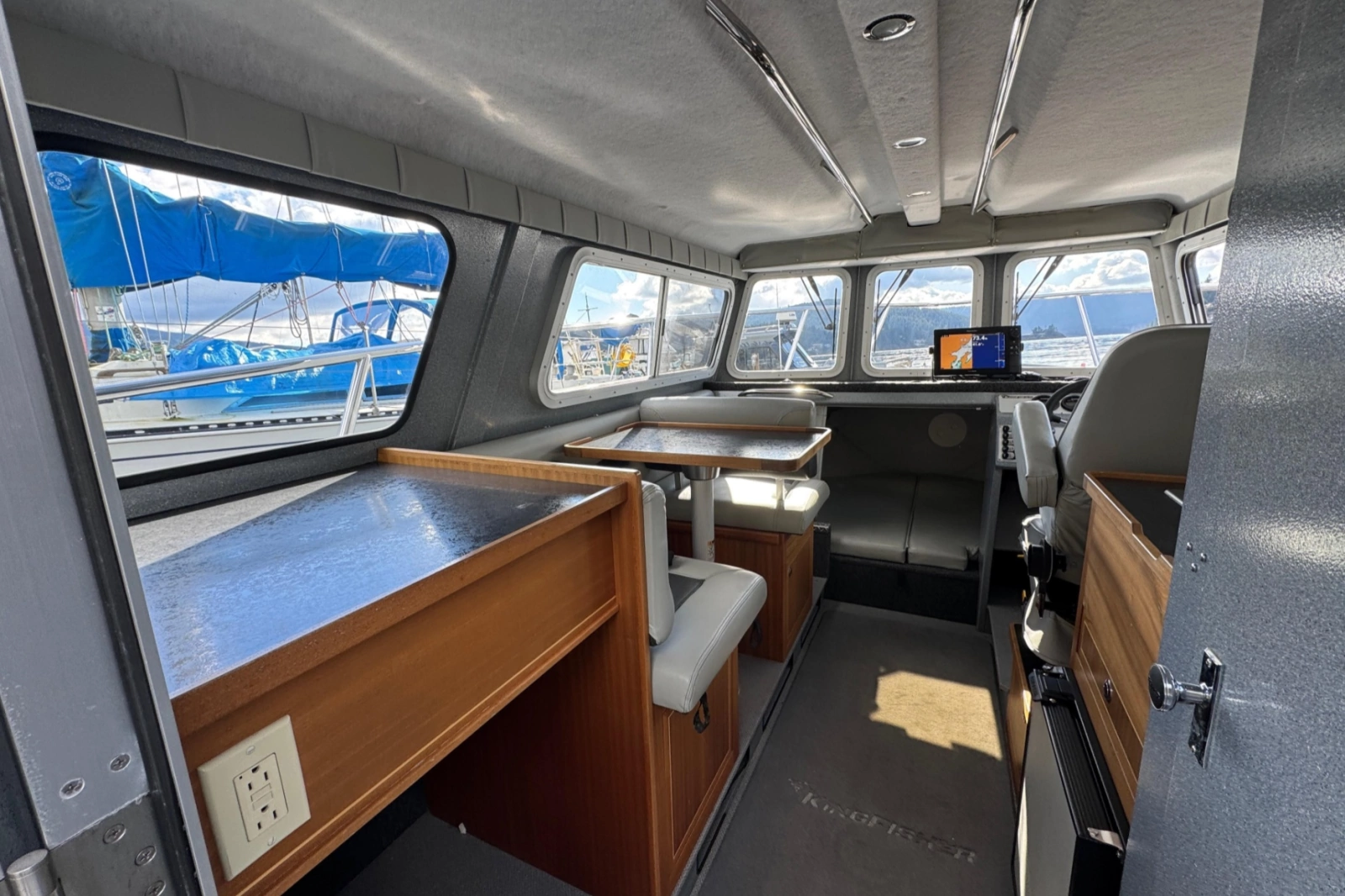 2018 KingFisher 2725 Weekender