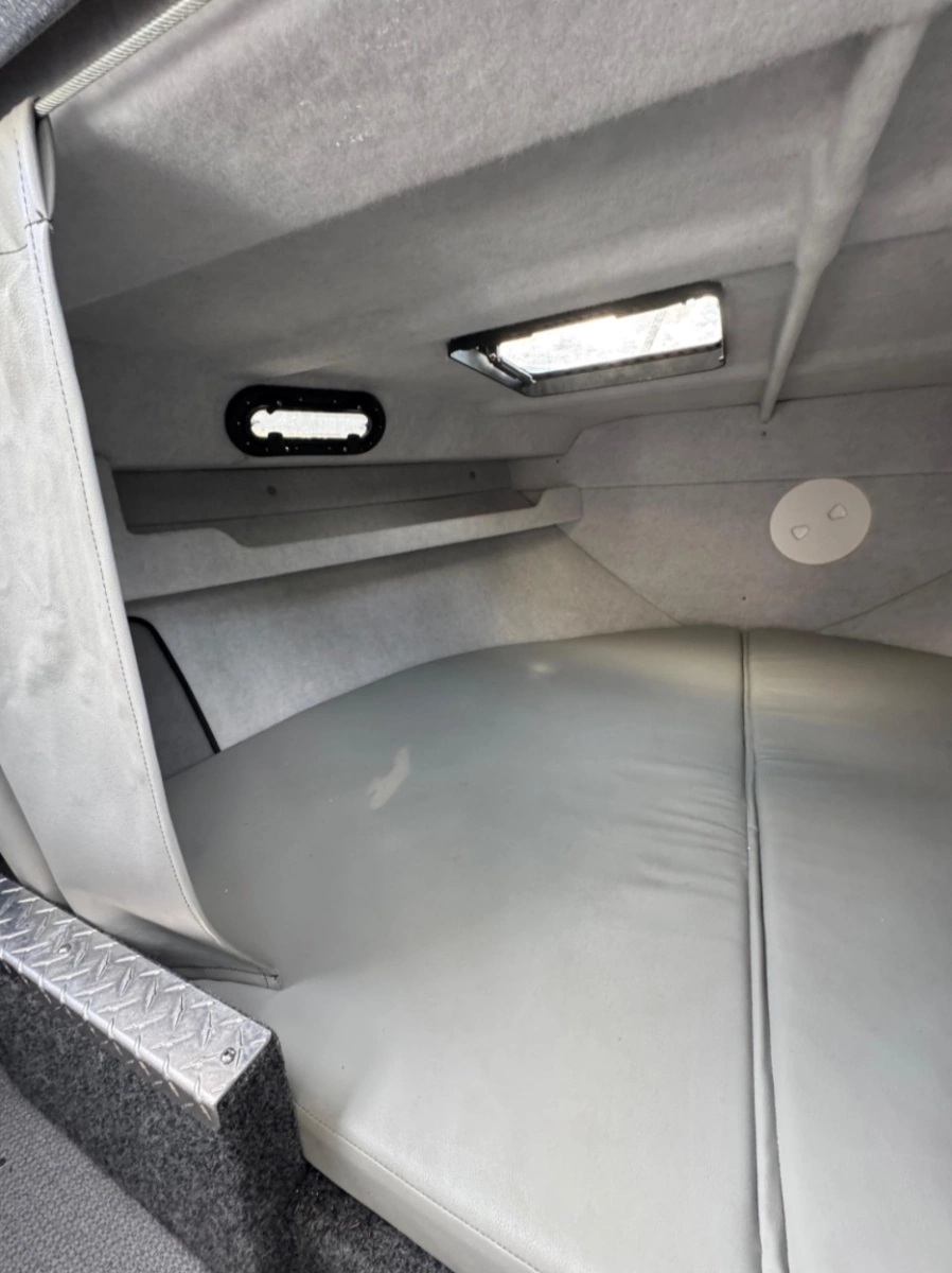 2018 KingFisher 2725 Weekender