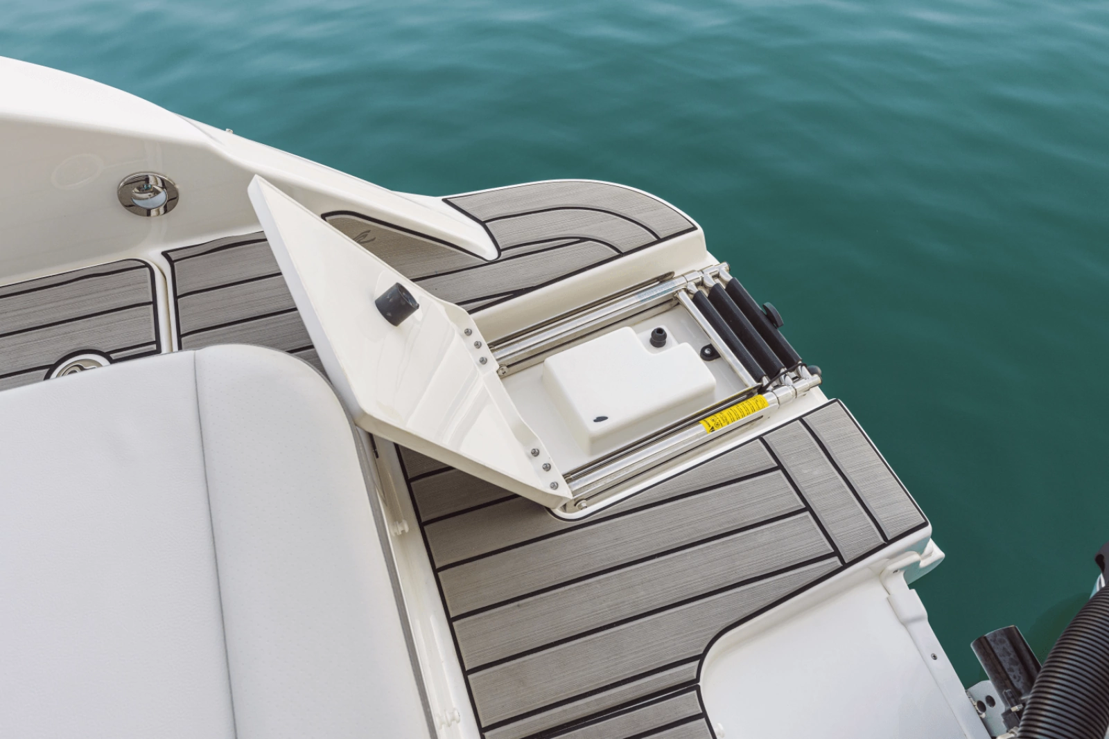 2025 Sea Ray SDX 270 Outboard