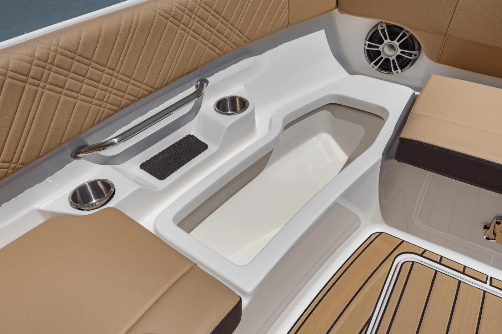 2025 Sea Ray SDX 270 Outboard