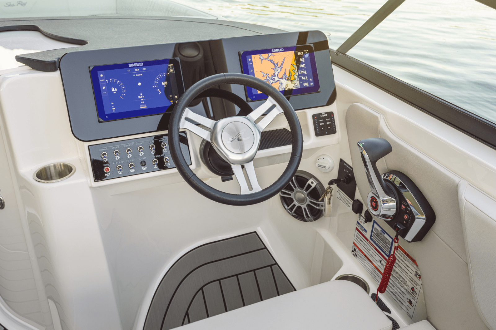 2025 Sea Ray SDX 270 Outboard