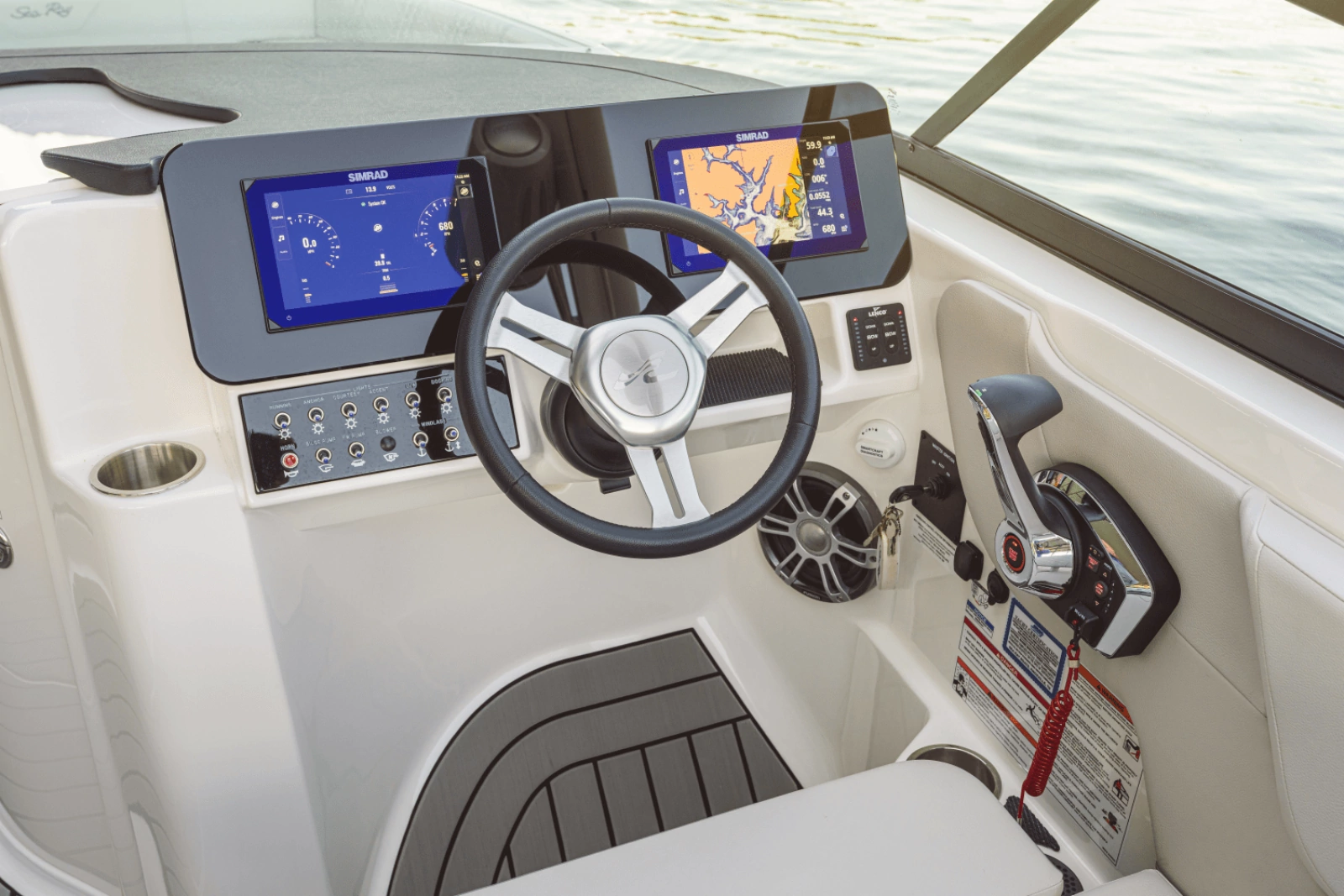 2025 Sea Ray SDX 270 Outboard