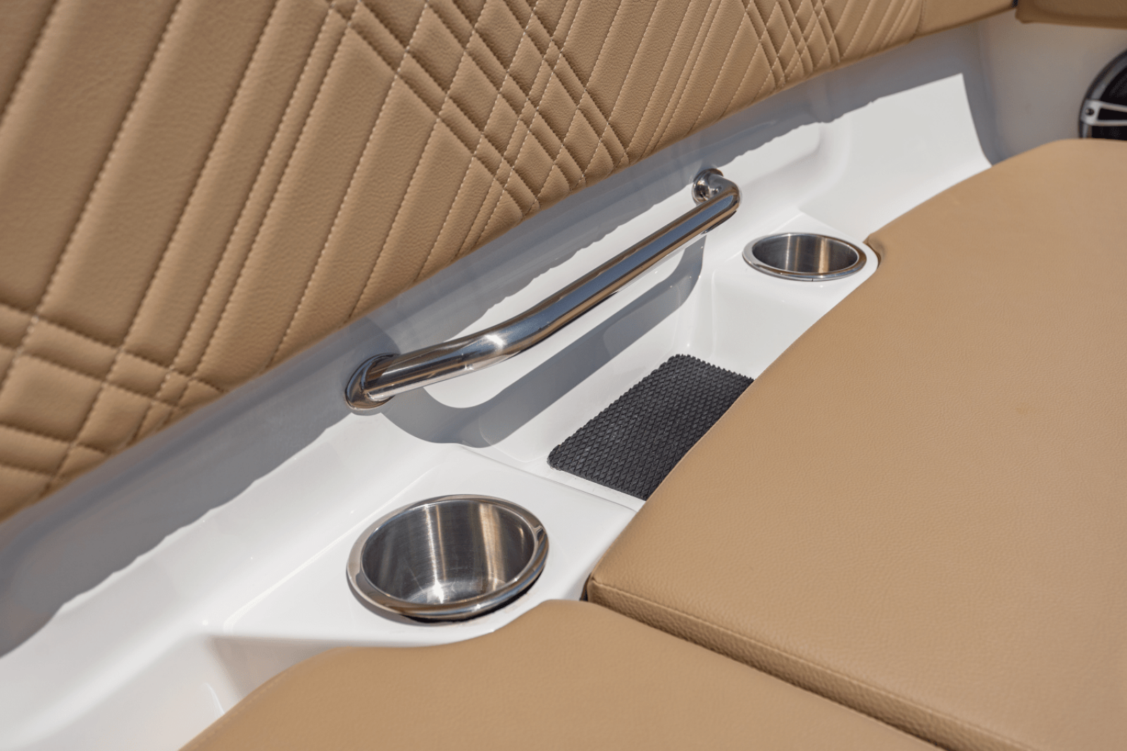 2025 Sea Ray SDX 270 Outboard