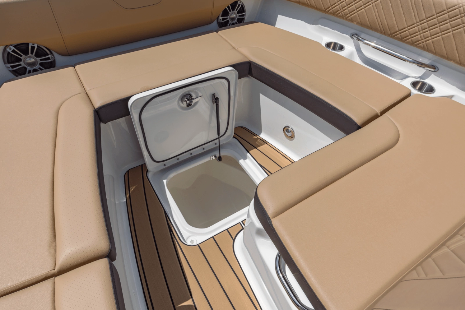 2025 Sea Ray SDX 270 Outboard