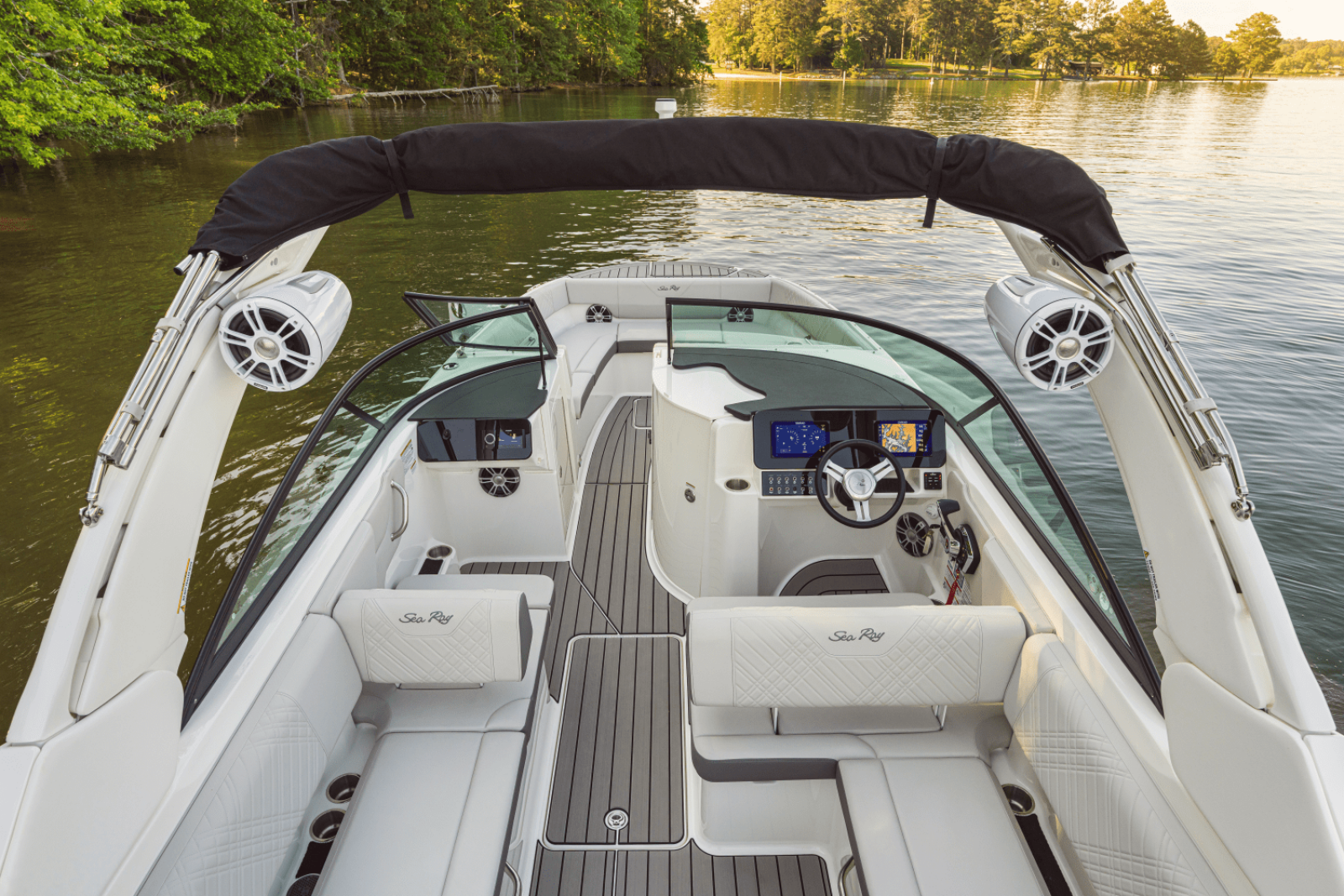 2025 Sea Ray SDX 270 Outboard
