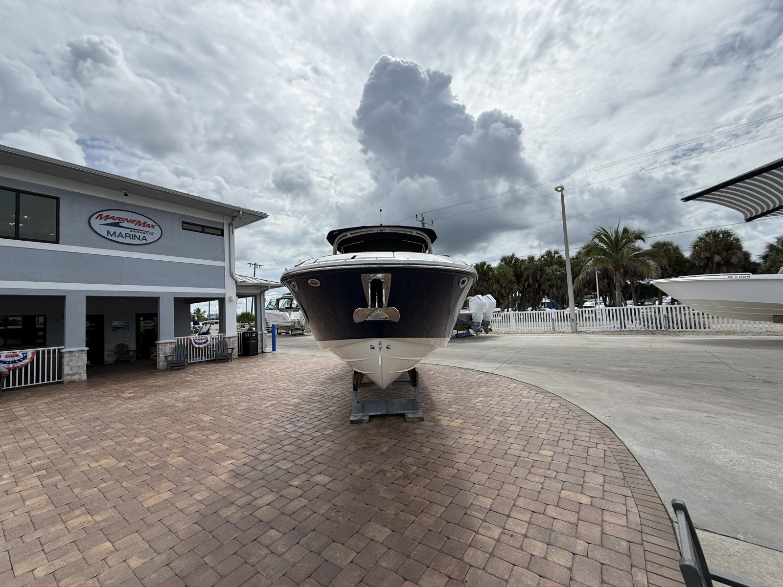 2025 Sea Ray SDX 270 Outboard