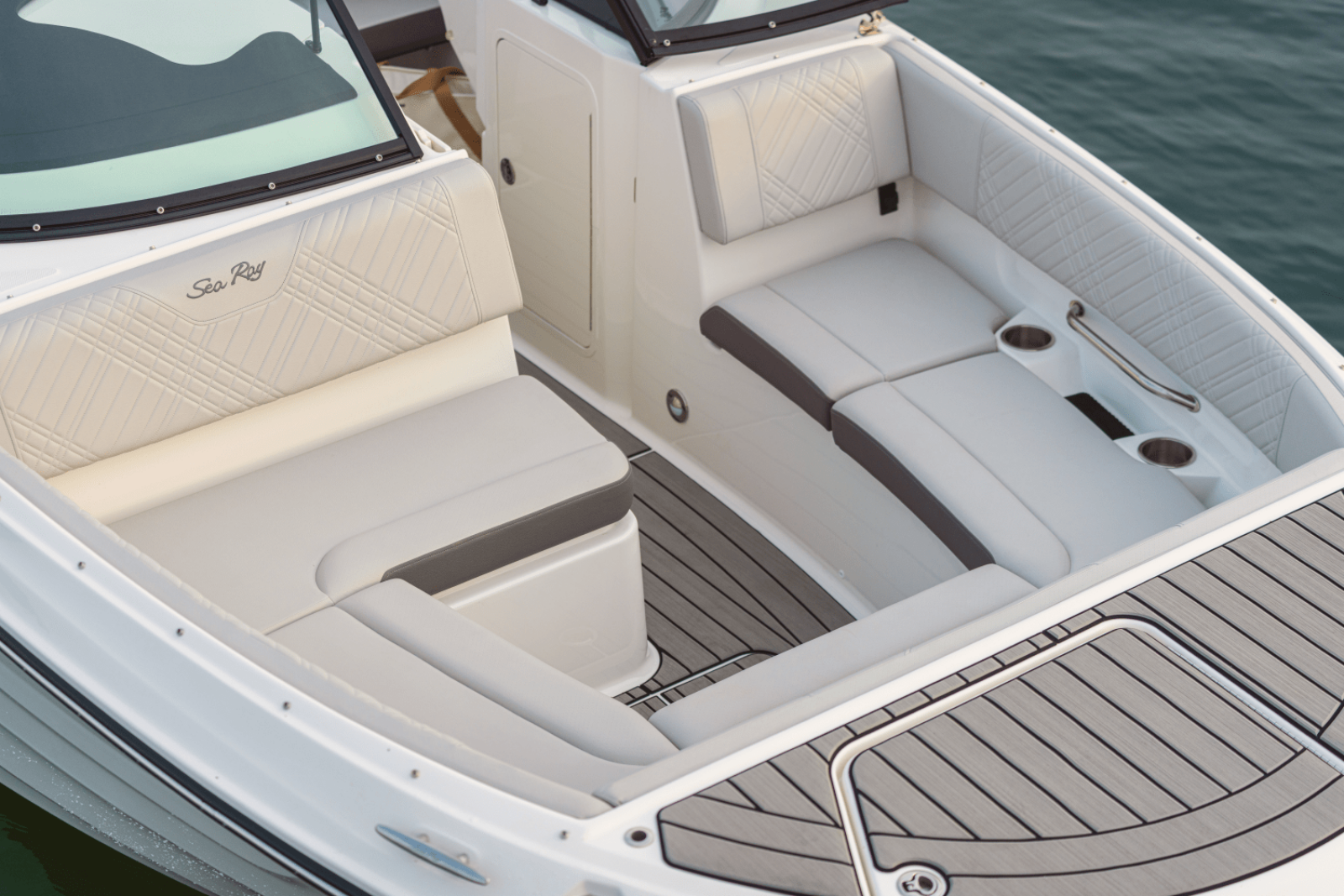 2025 Sea Ray SDX 270 Outboard