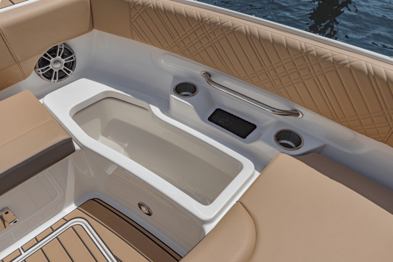 2025 Sea Ray SDX 270 Outboard