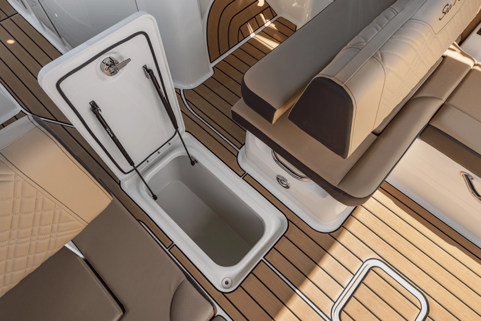 2025 Sea Ray SDX 270 Outboard