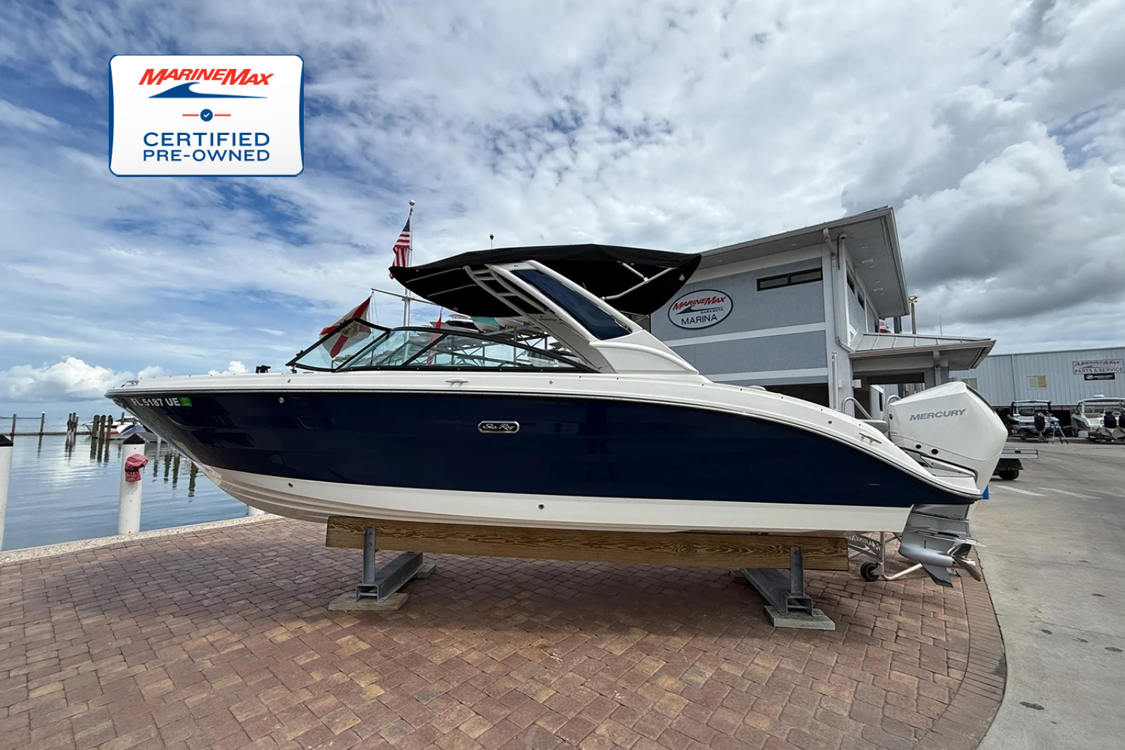 2025 Sea Ray SDX 270 Outboard