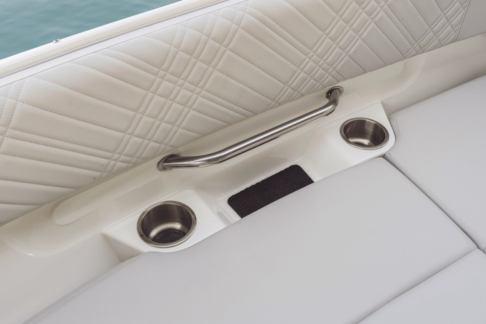2025 Sea Ray SDX 270 Outboard