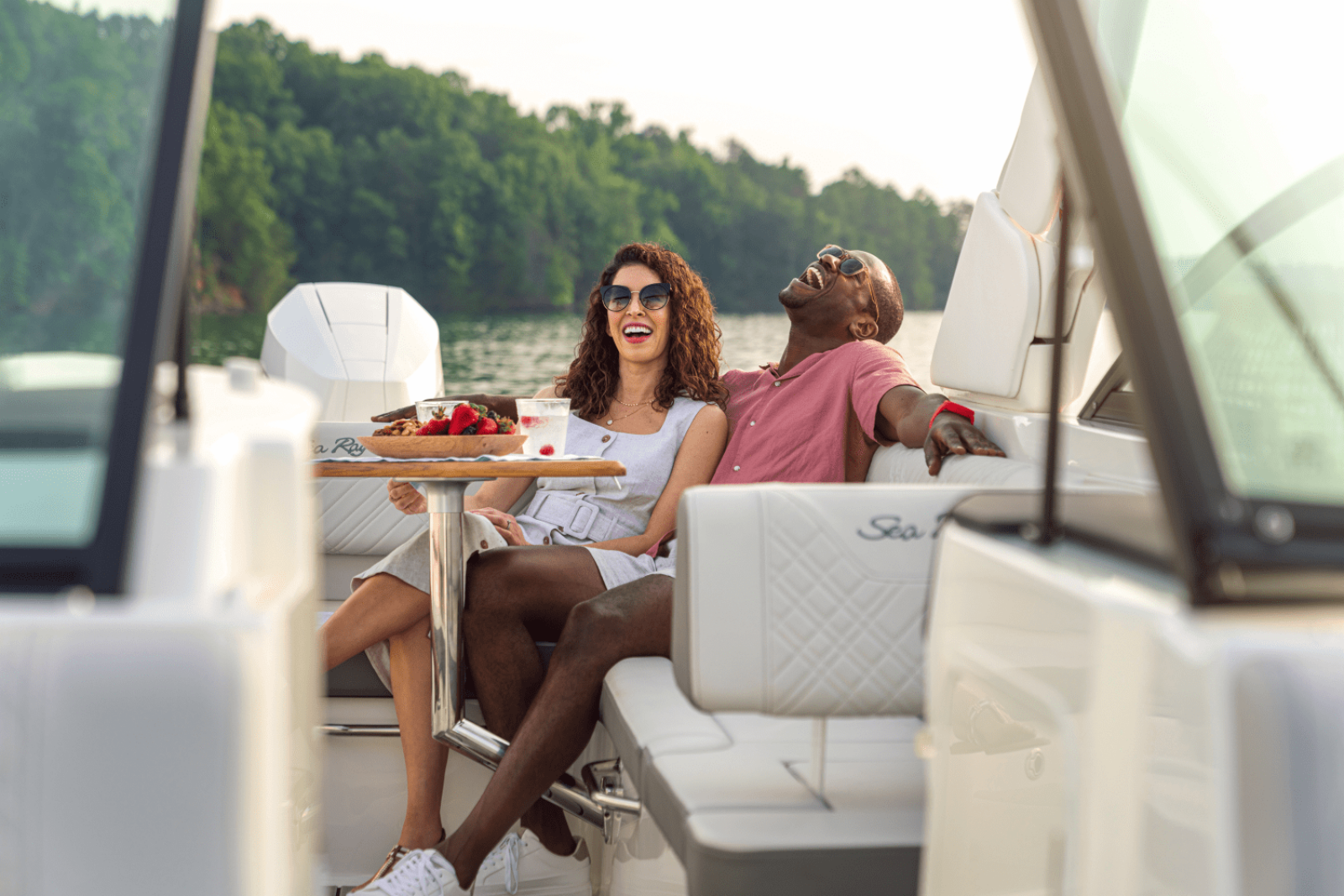 2025 Sea Ray SDX 270 Outboard