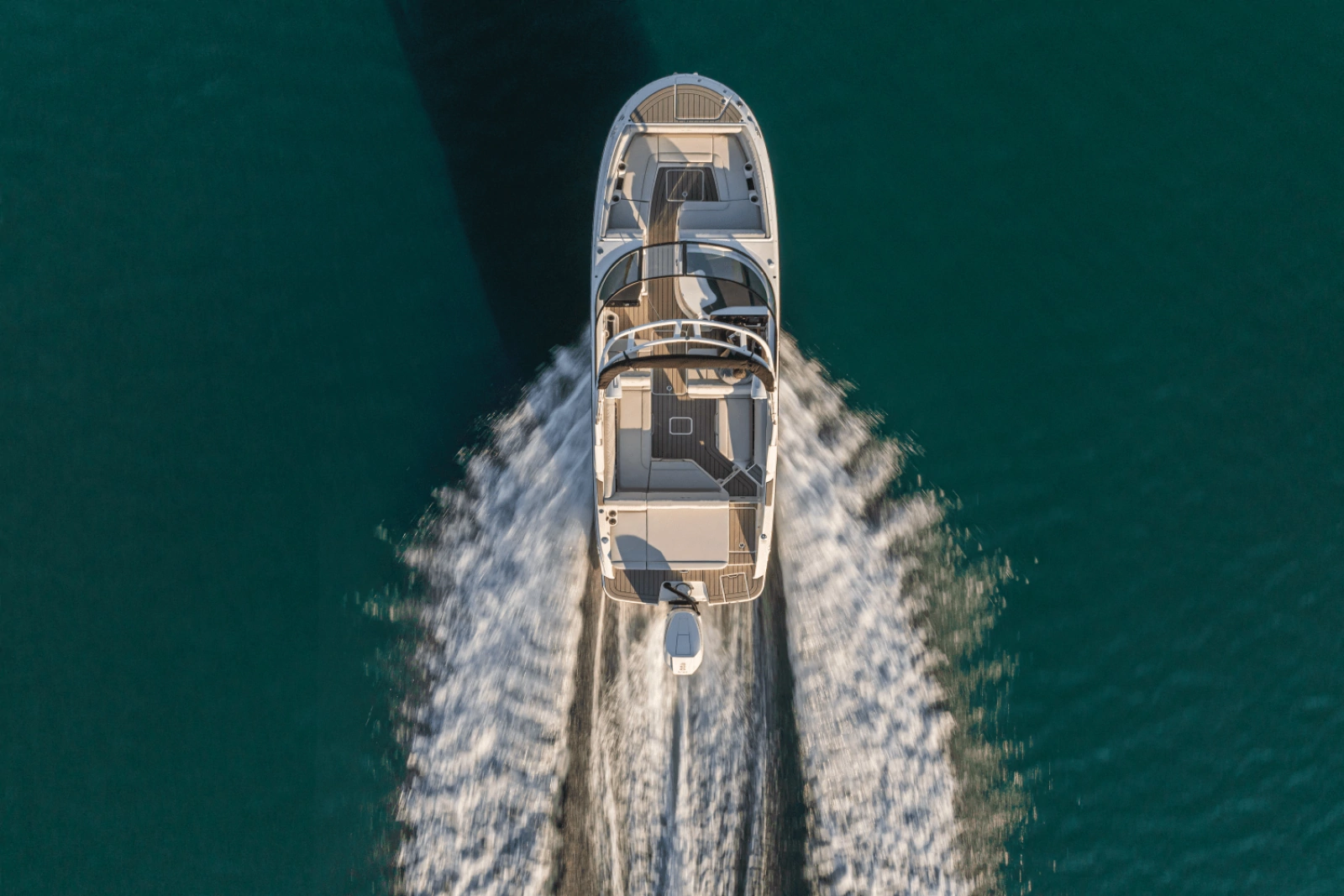 2025 Sea Ray SDX 270 Outboard
