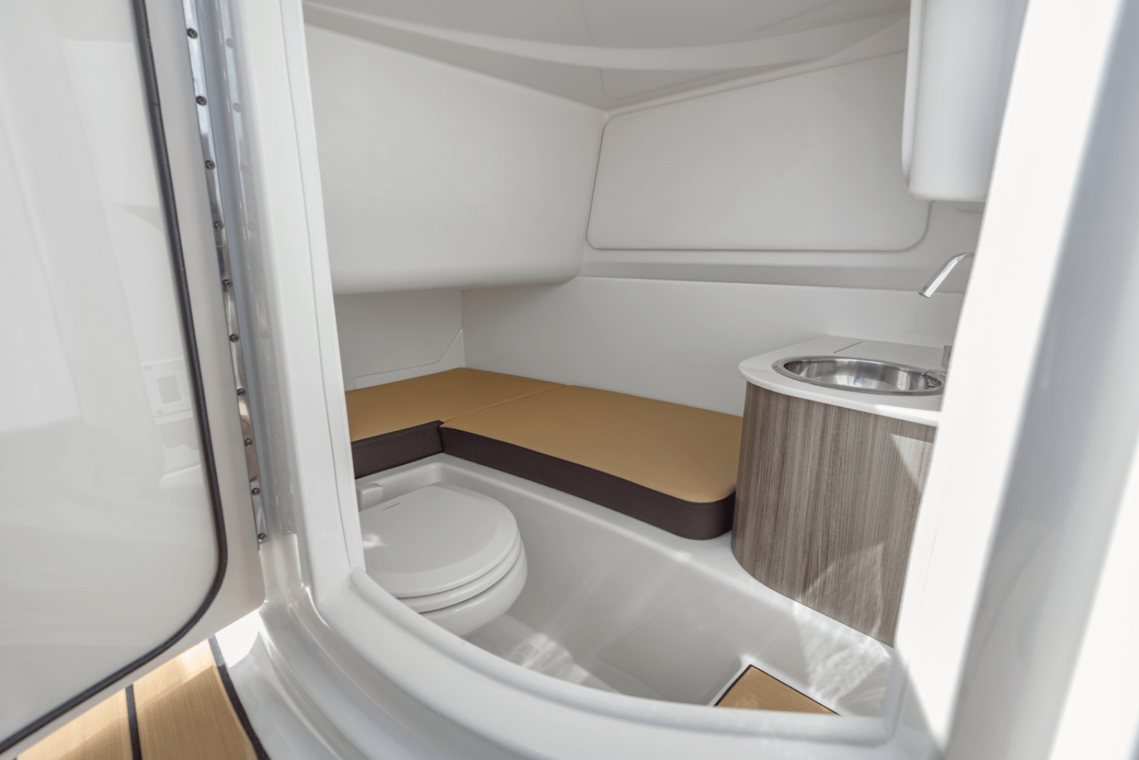 2025 Sea Ray SDX 270 Outboard