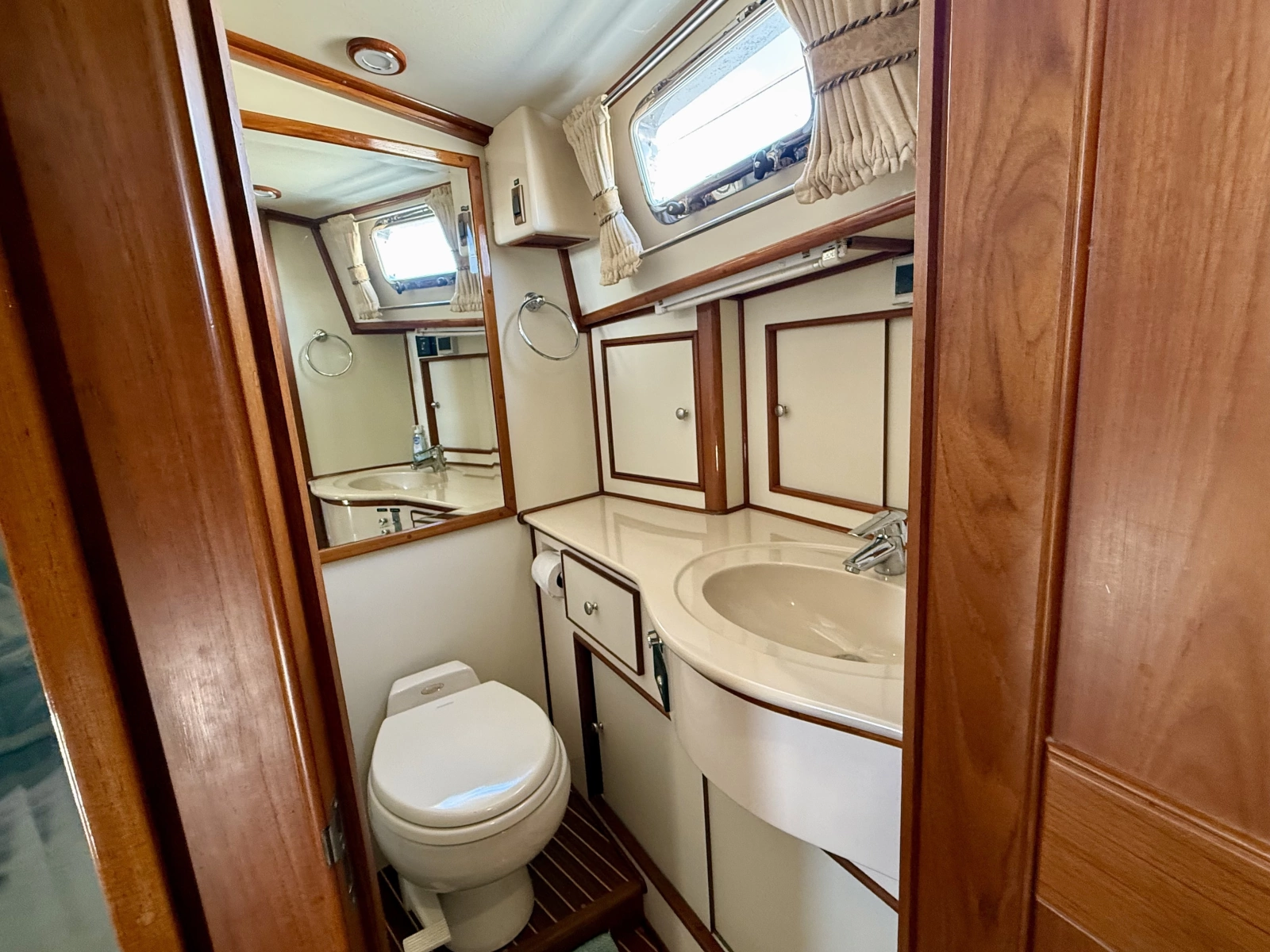 2003 Grand Banks 49 Eastbay HX