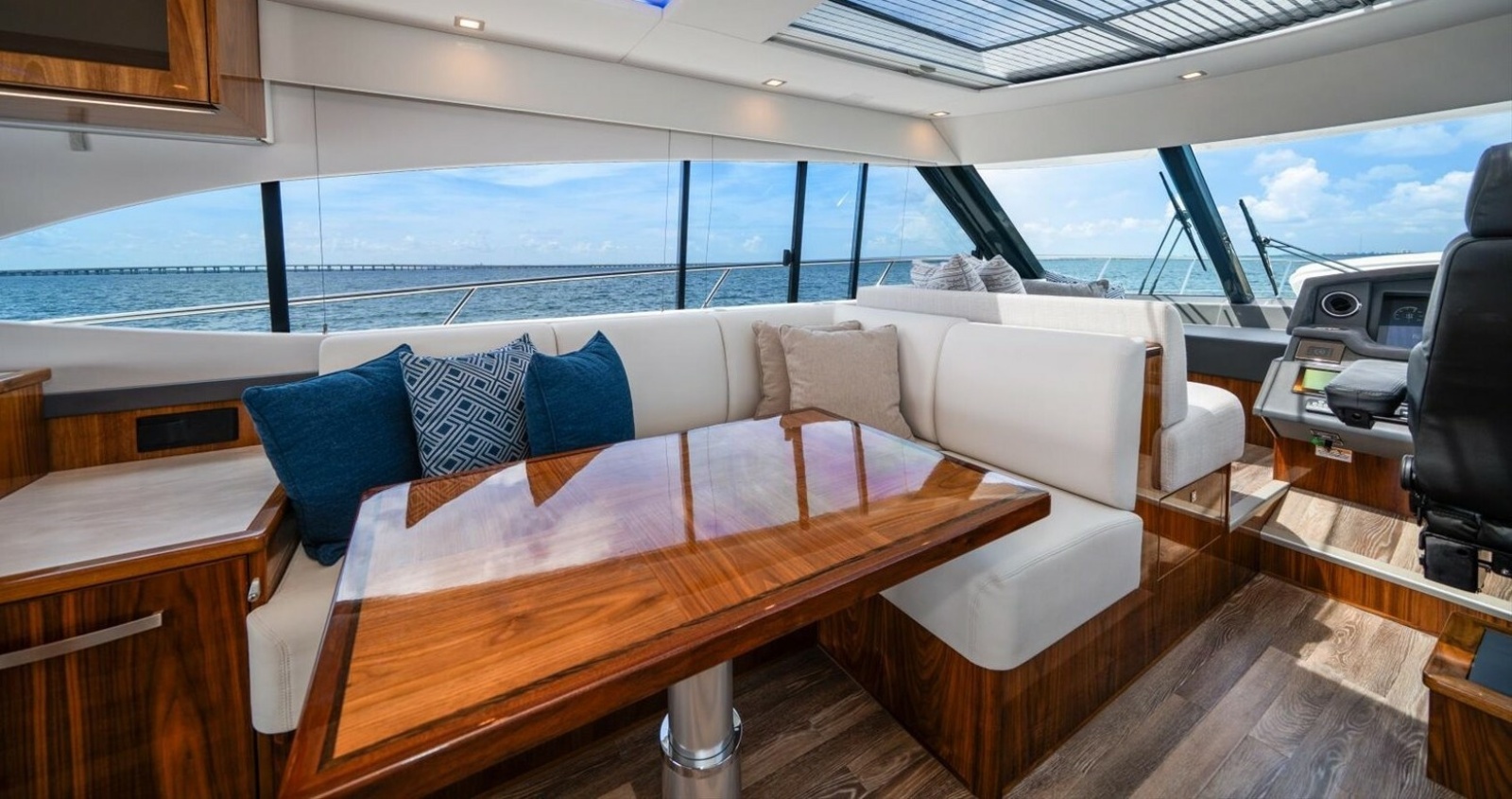 2023 Riviera 5400 Sport Yacht
