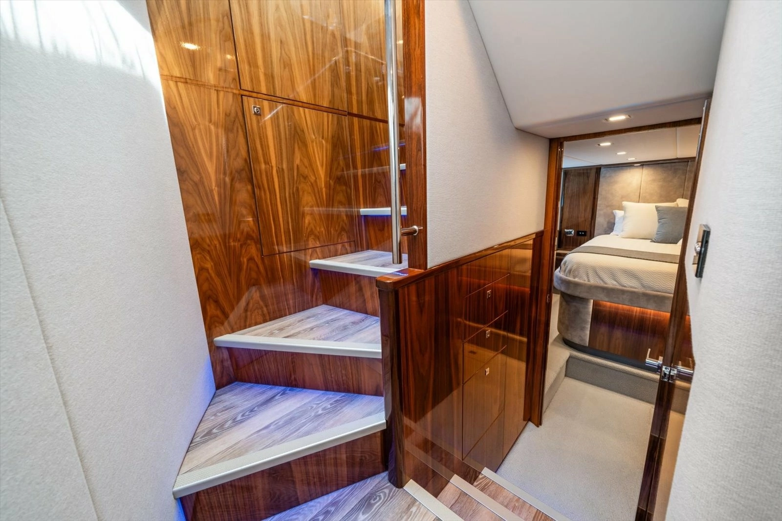 2023 Riviera 5400 Sport Yacht