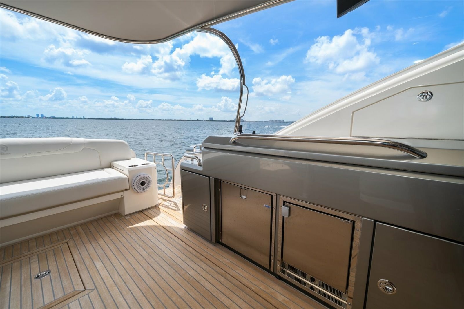 2023 Riviera 5400 Sport Yacht