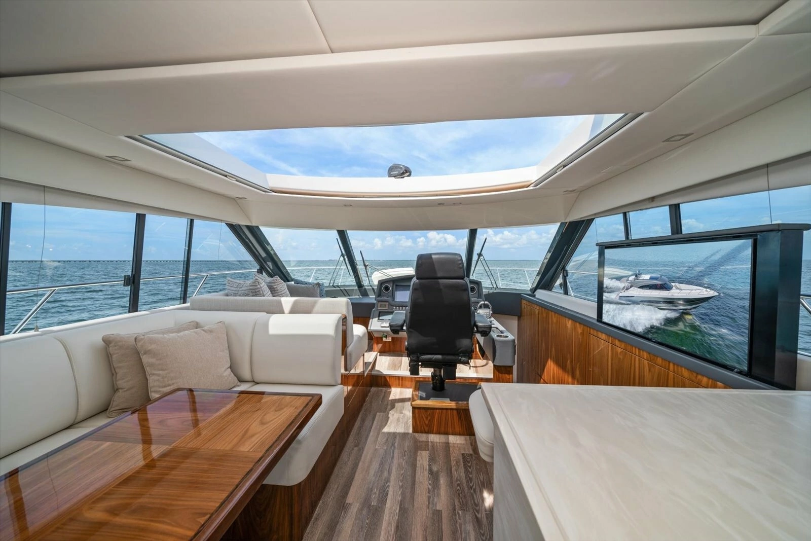 2023 Riviera 5400 Sport Yacht