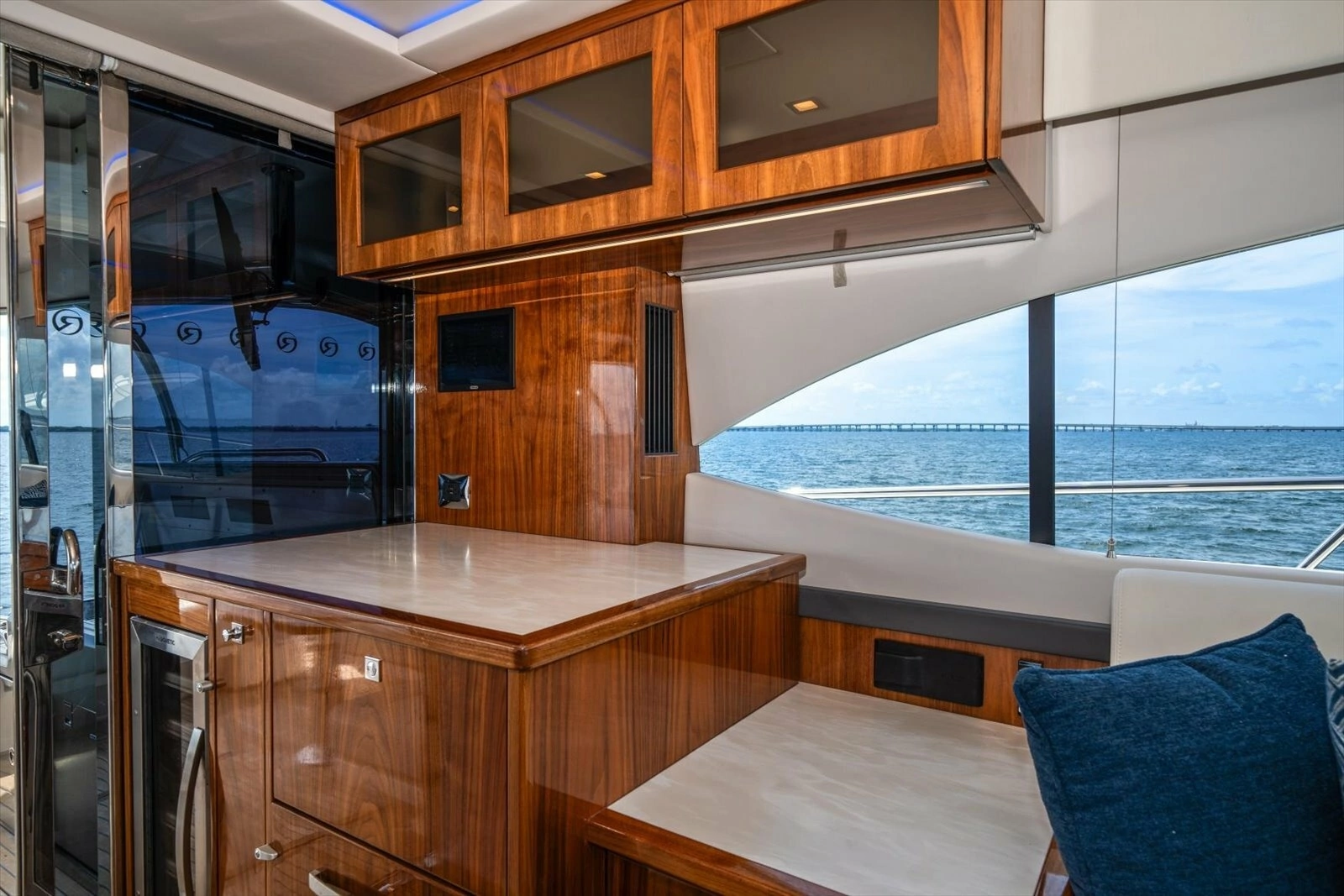 2023 Riviera 5400 Sport Yacht