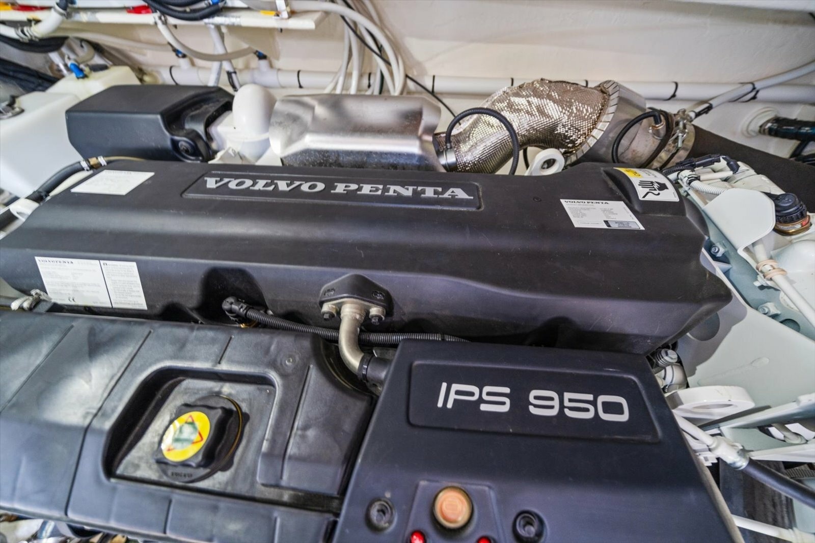 2023 Riviera 5400 Sport Yacht
