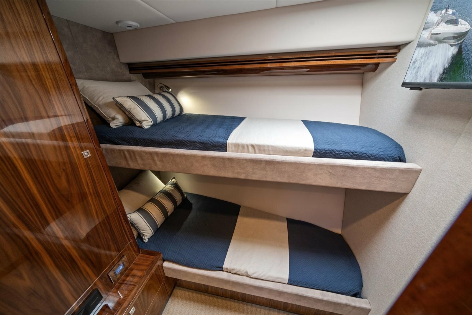 2023 Riviera 5400 Sport Yacht