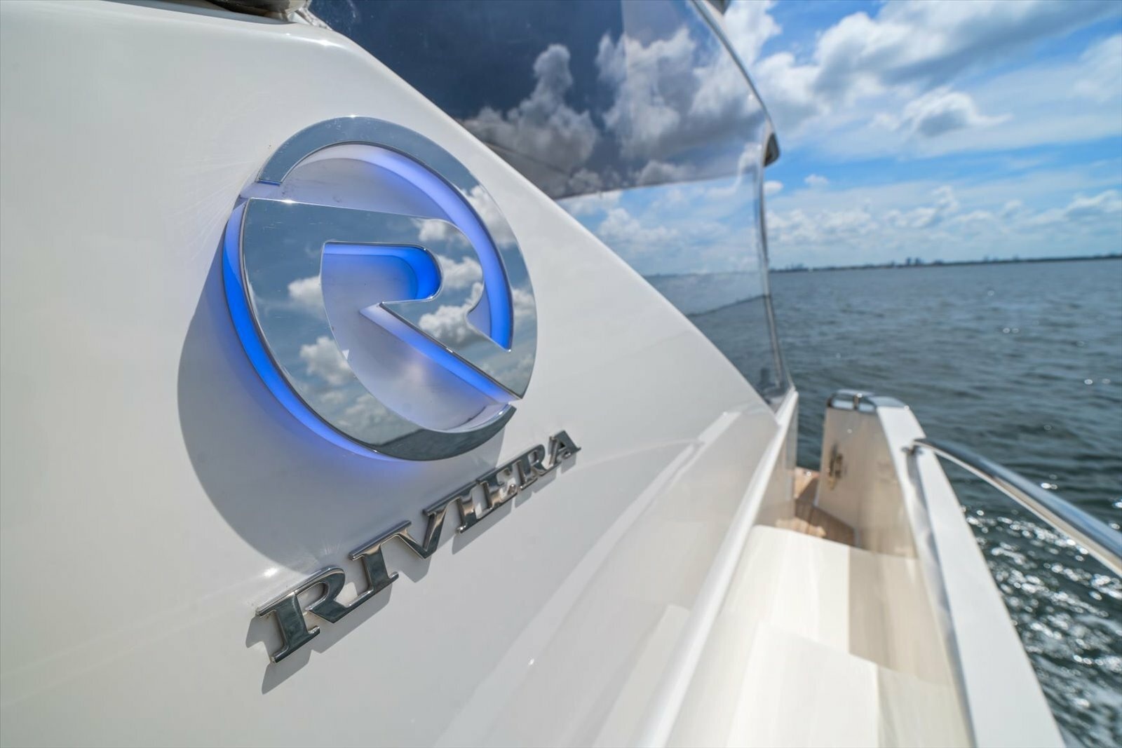 2023 Riviera 5400 Sport Yacht